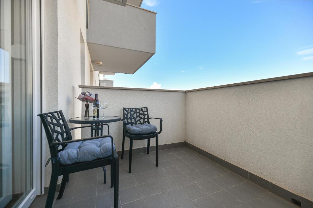 Modern Apartment For 2025' Vacation In Zadar Exterior photo