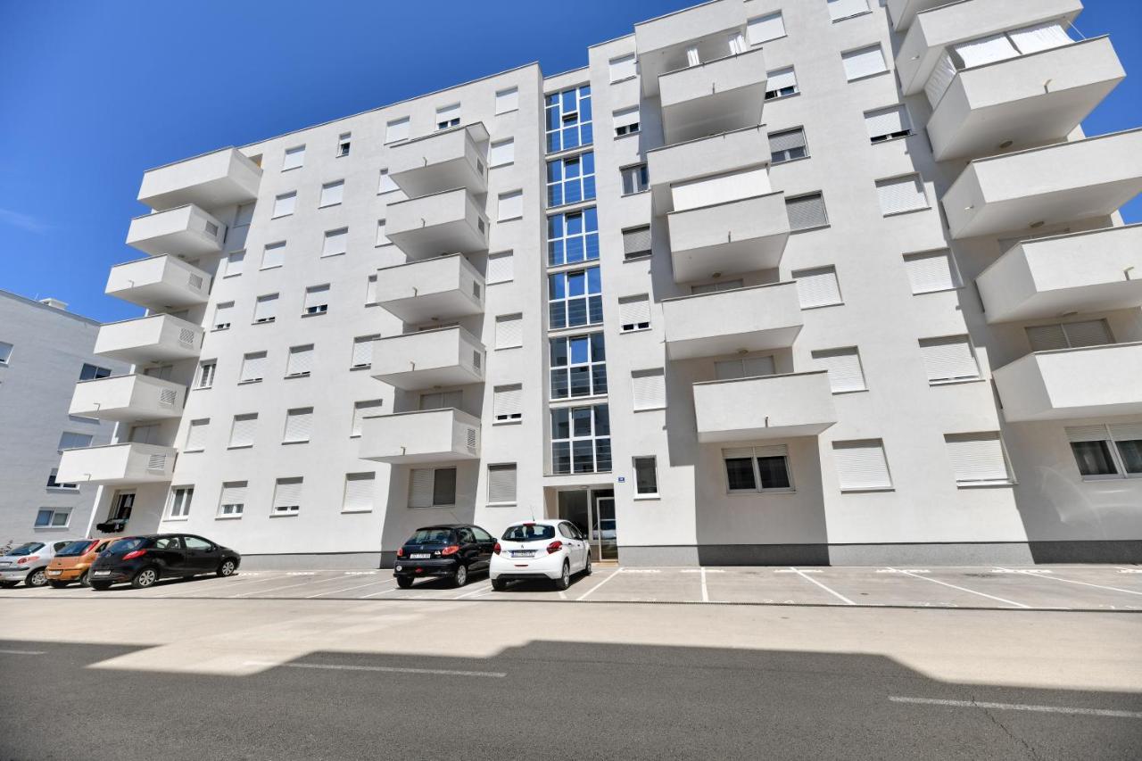 Modern Apartment For 2025' Vacation In Zadar Exterior photo