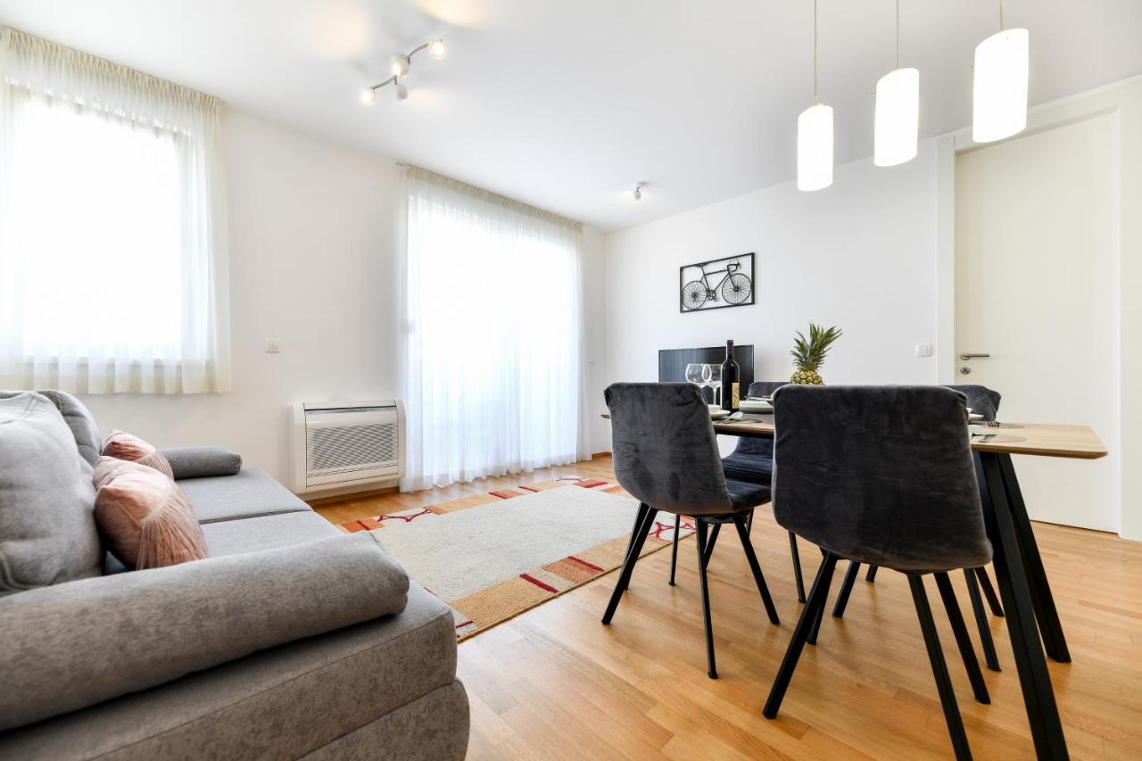Modern Apartment For 2025' Vacation In Zadar Exterior photo