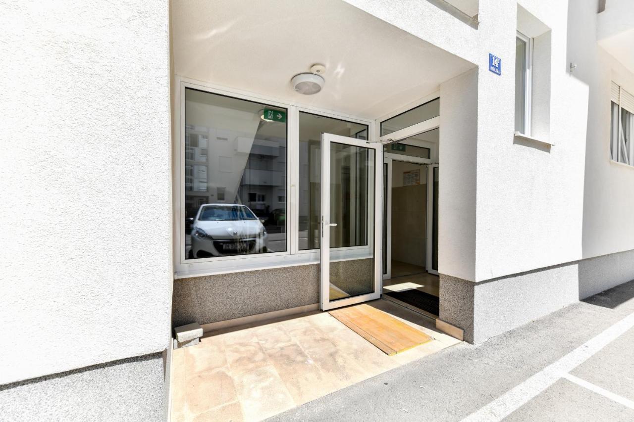 Modern Apartment For 2025' Vacation In Zadar Exterior photo