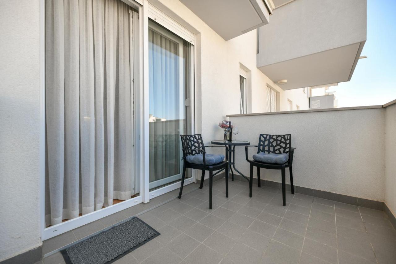 Modern Apartment For 2025' Vacation In Zadar Exterior photo